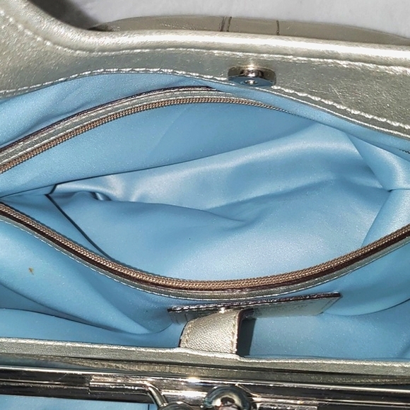 Coach Ergo Silver Metallic Pleated Leather Kisslock Shoulder Bag # 12831 - Picture 10 of 16